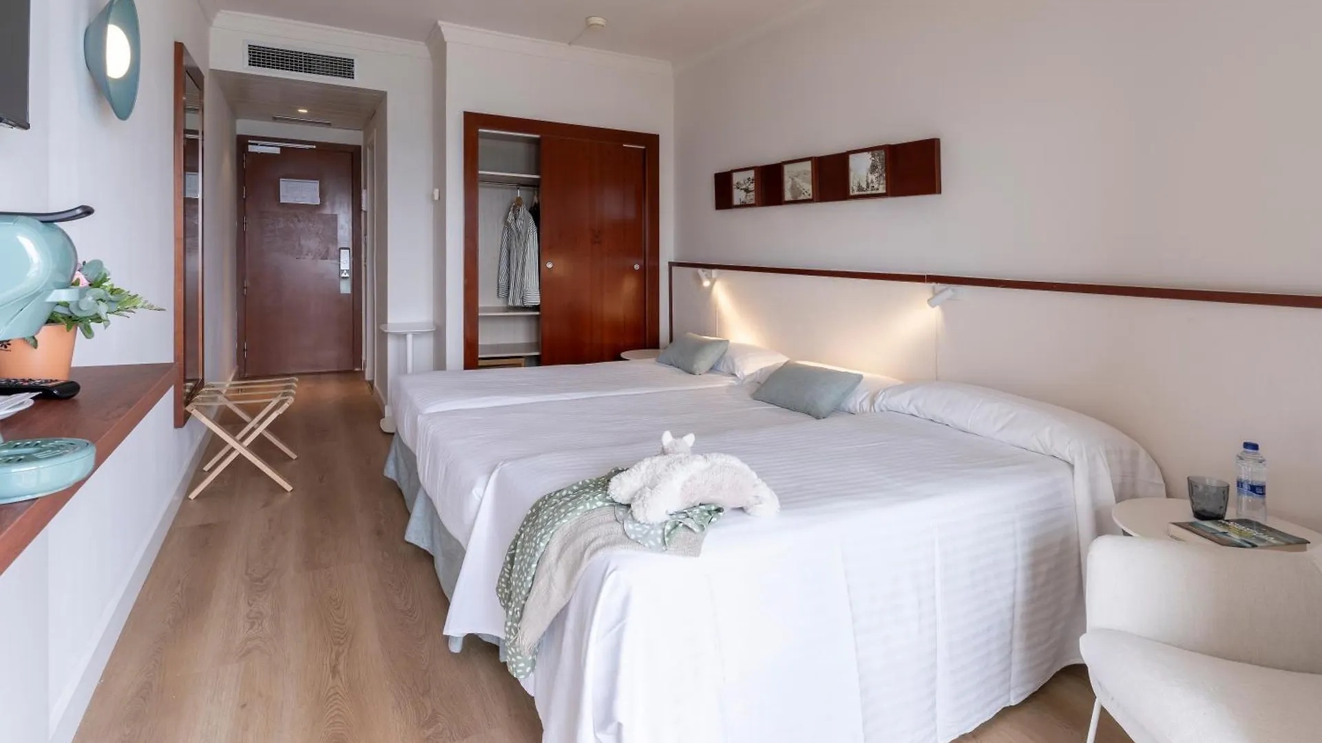 Prestige Victoria Hotel Roses 3*,  Spain
